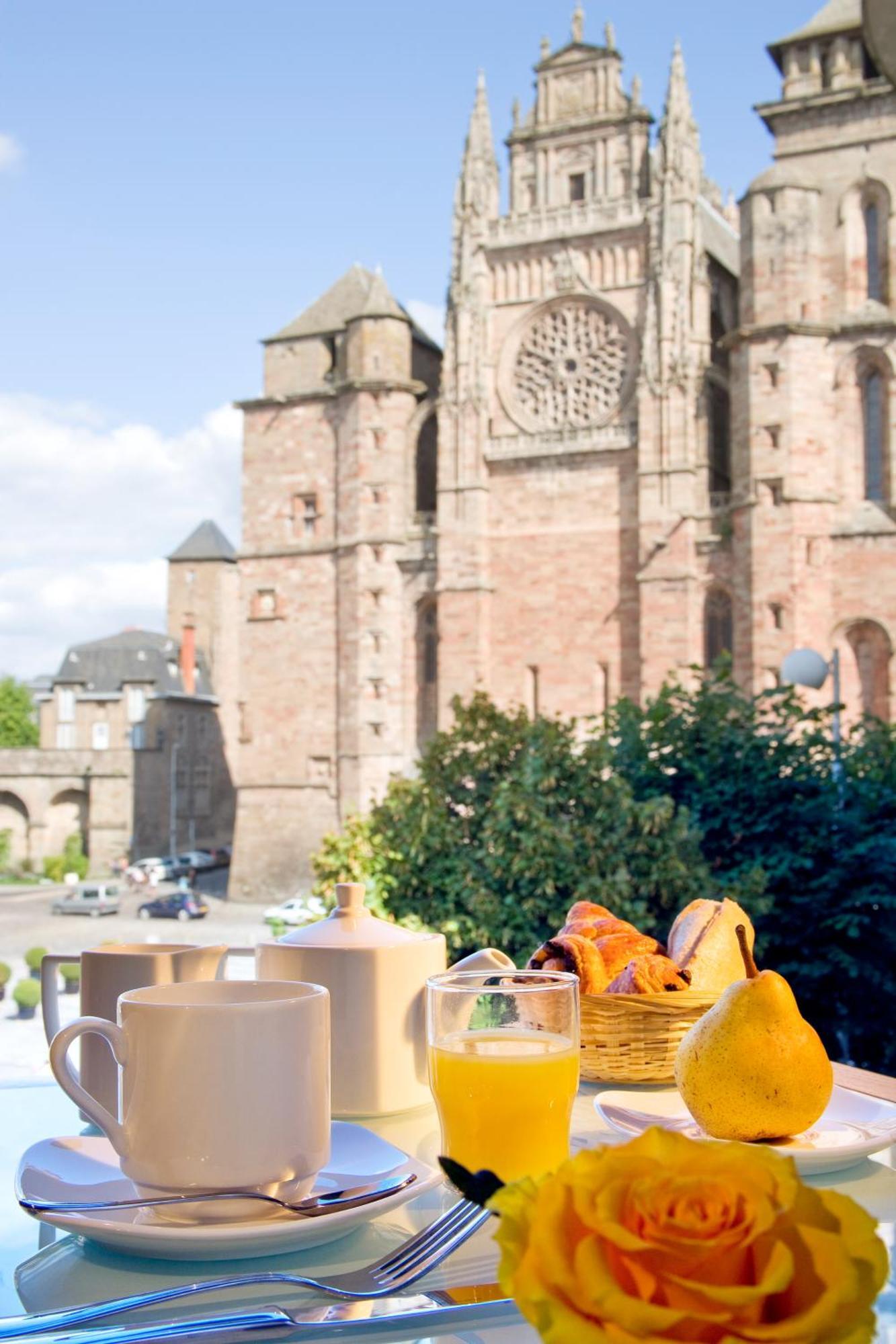 Hotel Mercure Rodez Cathedrale Bagian luar foto
