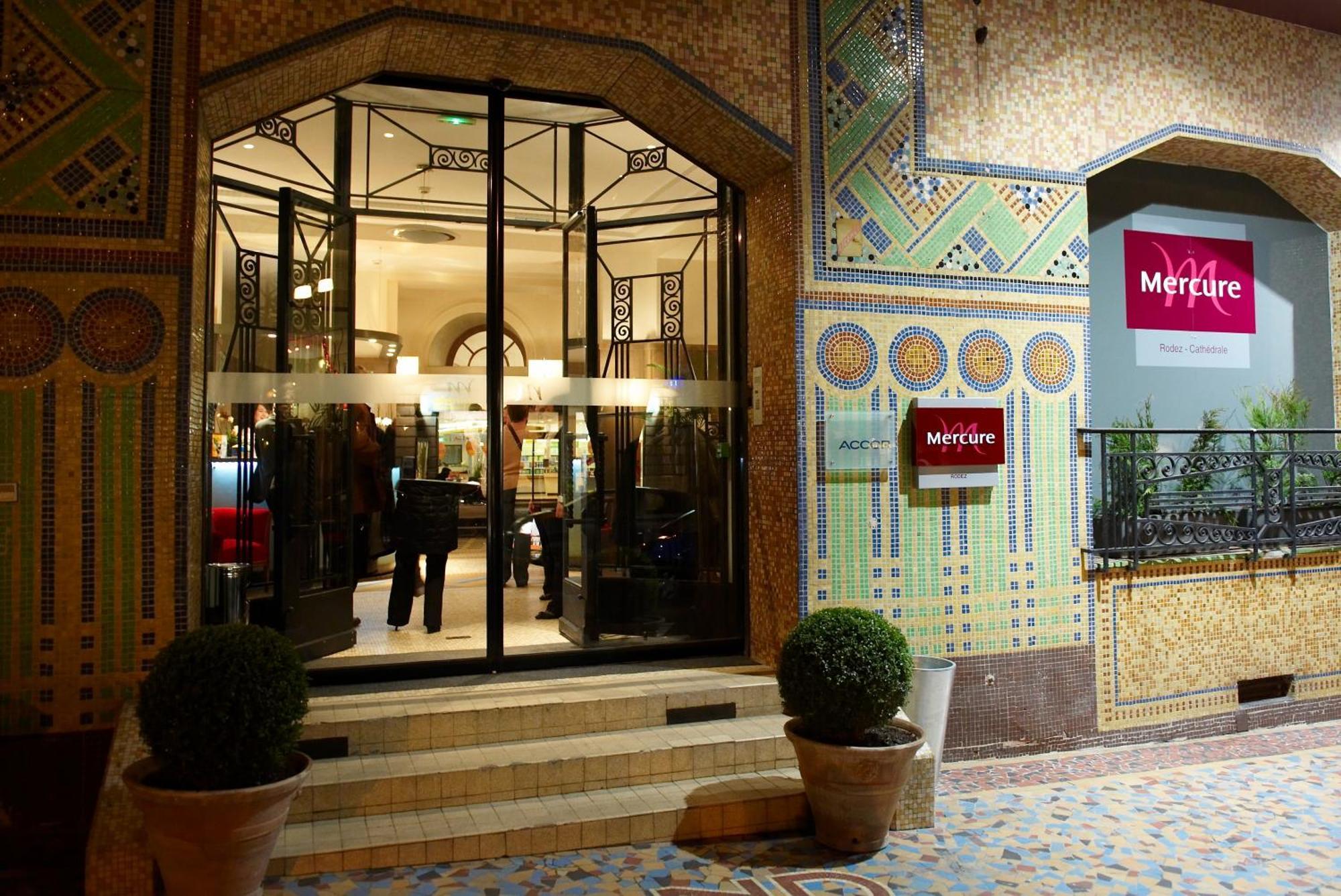 Hotel Mercure Rodez Cathedrale Bagian luar foto