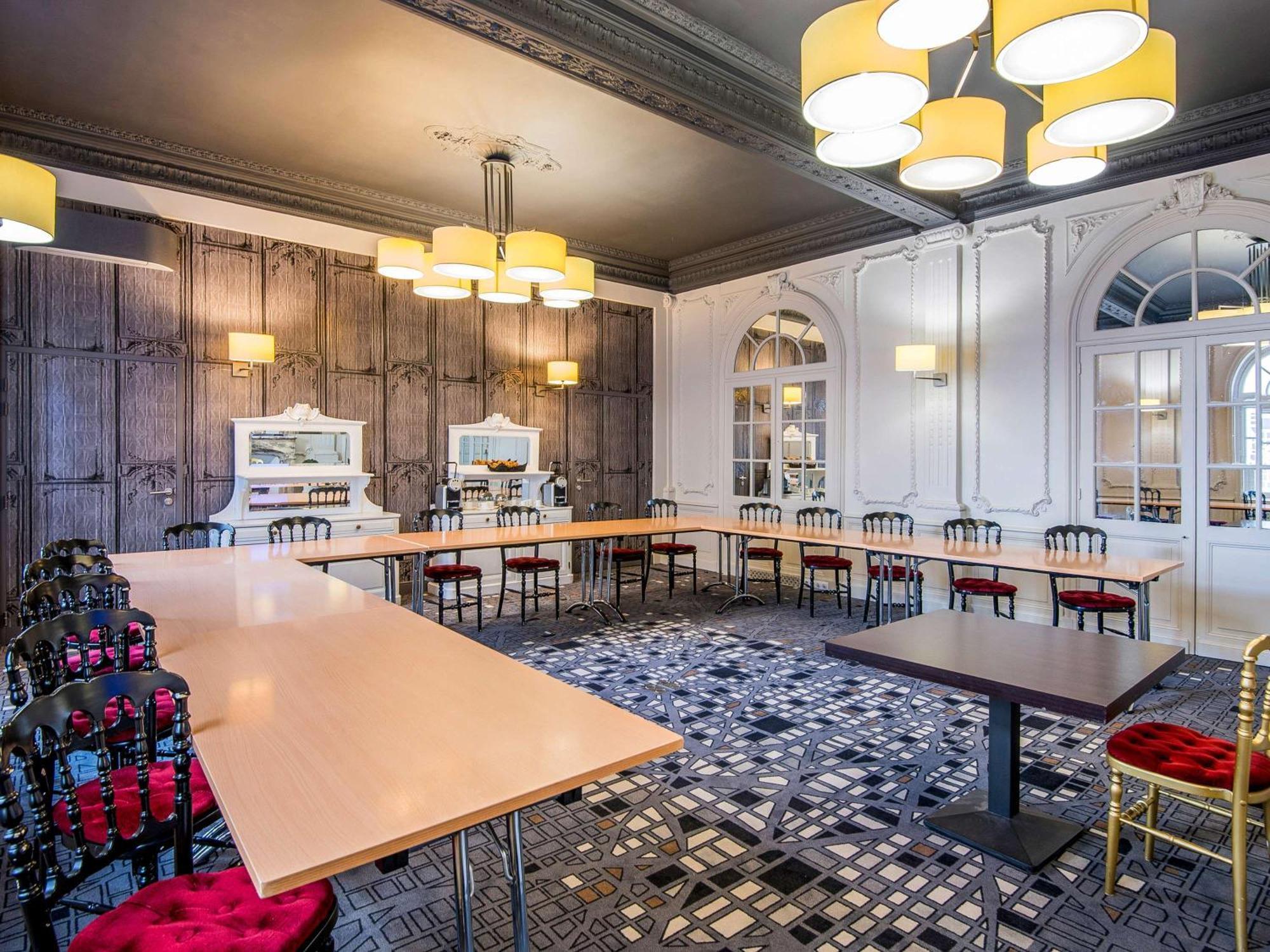 Hotel Mercure Rodez Cathedrale Bagian luar foto