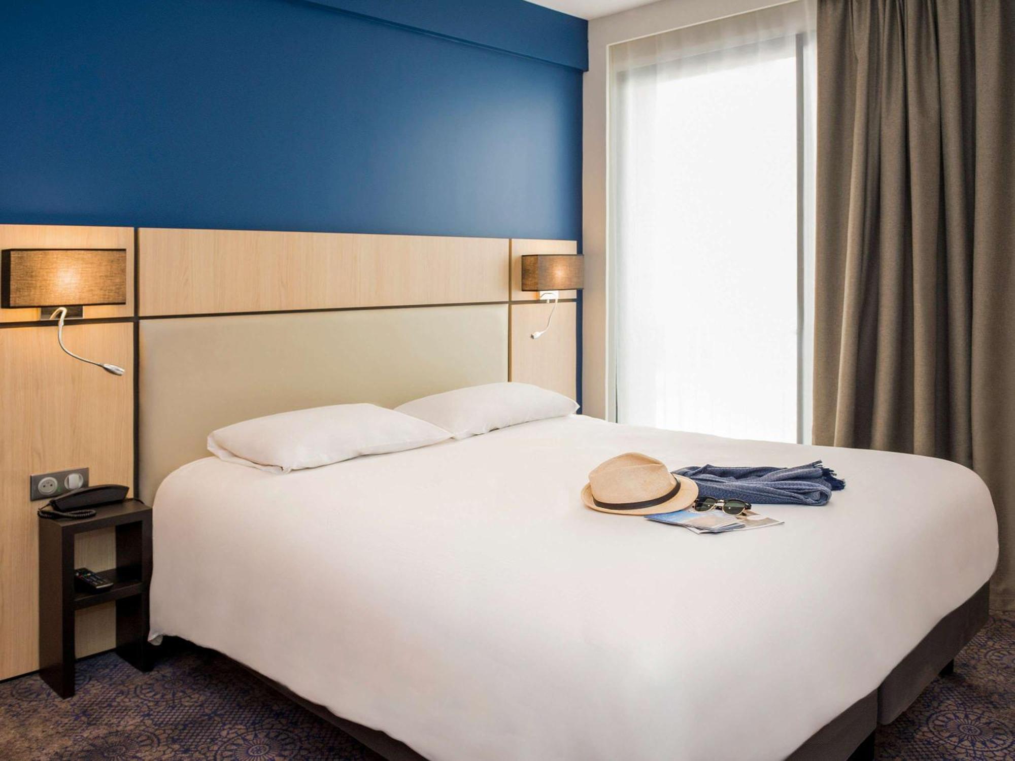 Hotel Mercure Rodez Cathedrale Bagian luar foto