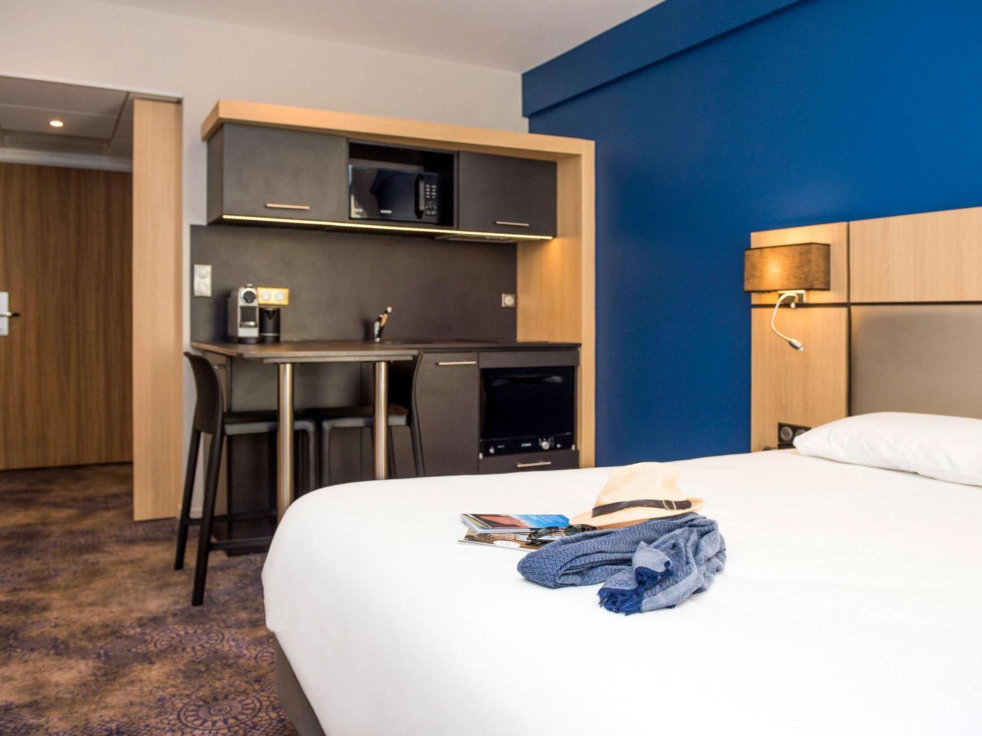 Hotel Mercure Rodez Cathedrale Bagian luar foto