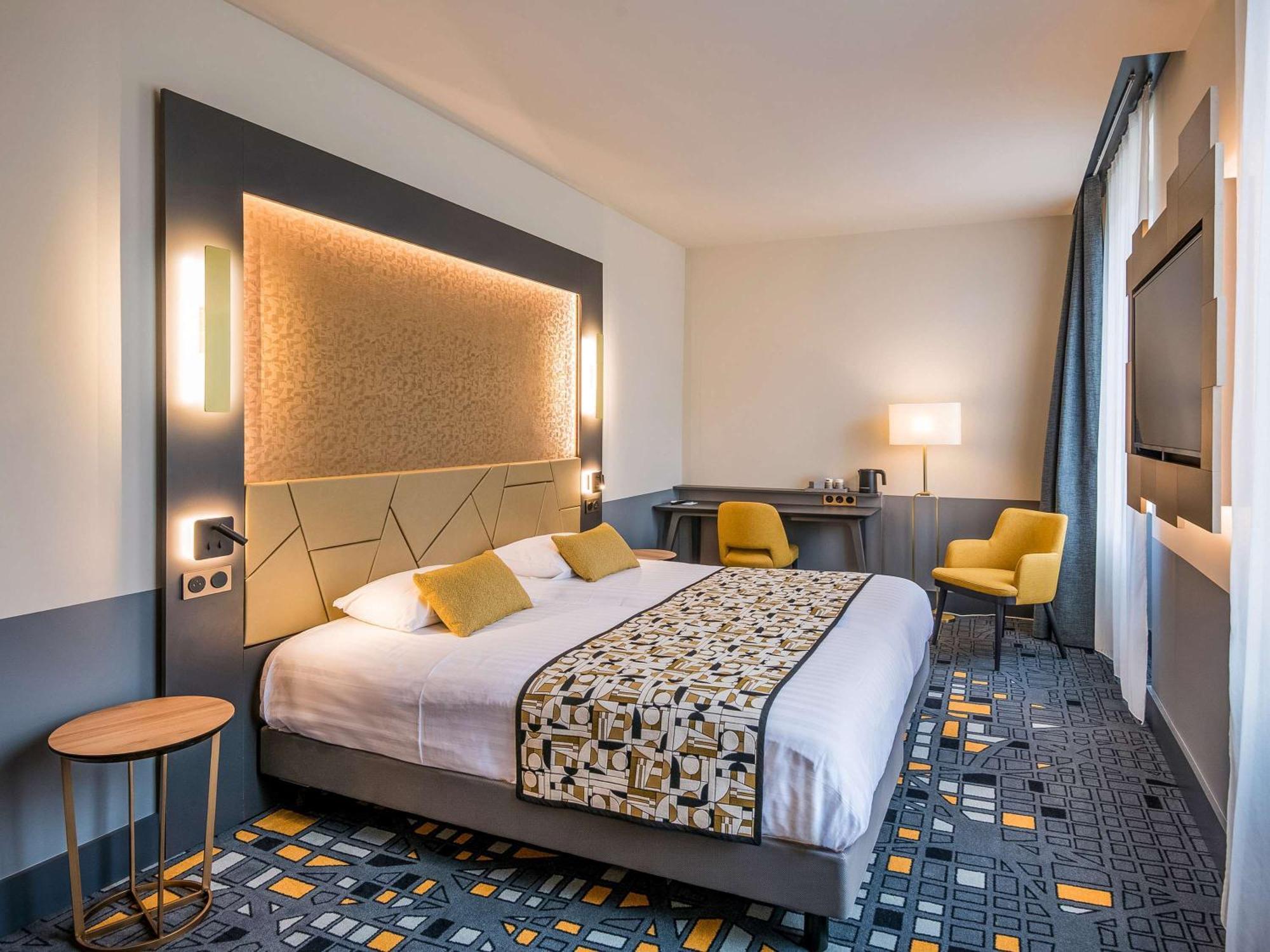 Hotel Mercure Rodez Cathedrale Bagian luar foto