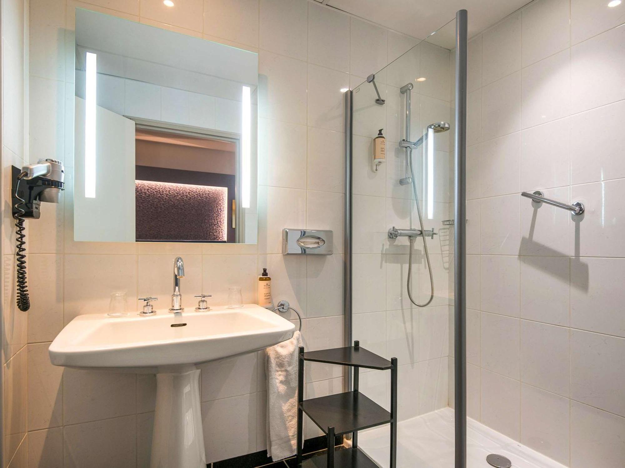 Hotel Mercure Rodez Cathedrale Bagian luar foto