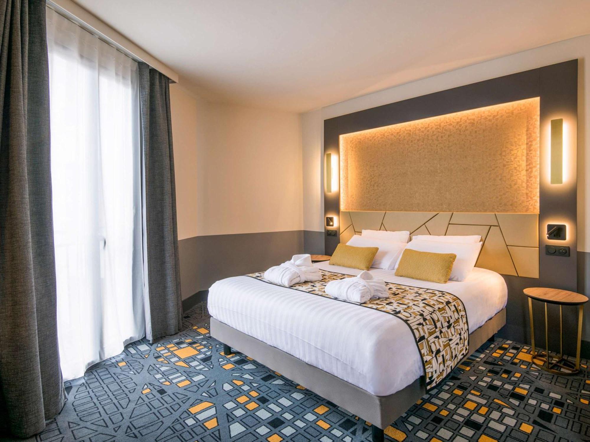 Hotel Mercure Rodez Cathedrale Bagian luar foto