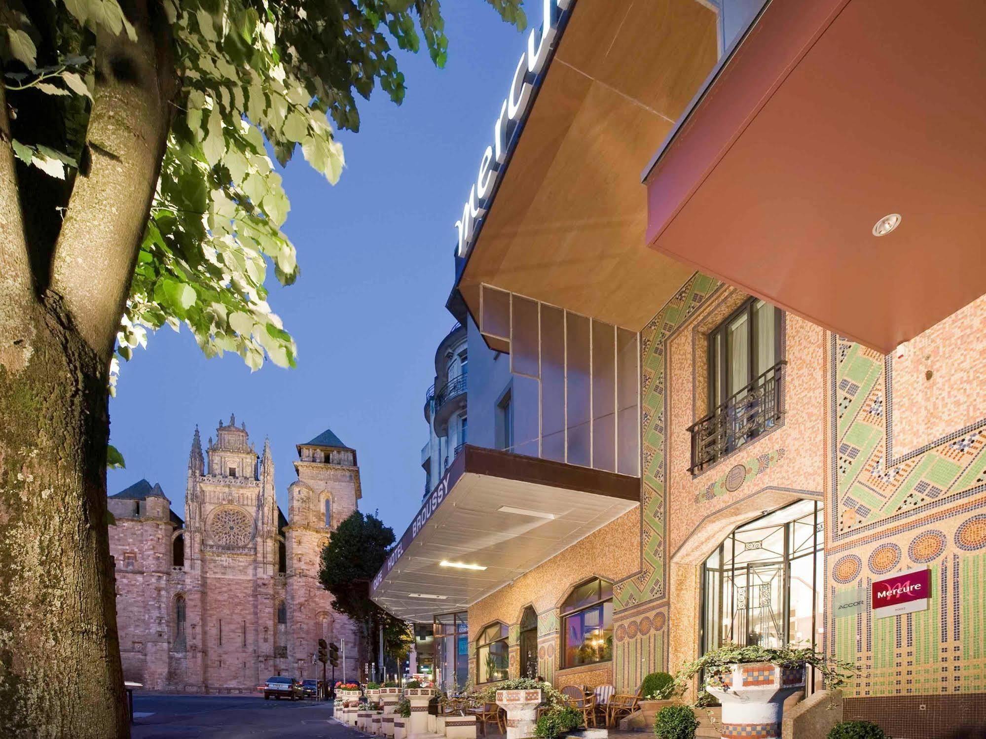 Hotel Mercure Rodez Cathedrale Bagian luar foto