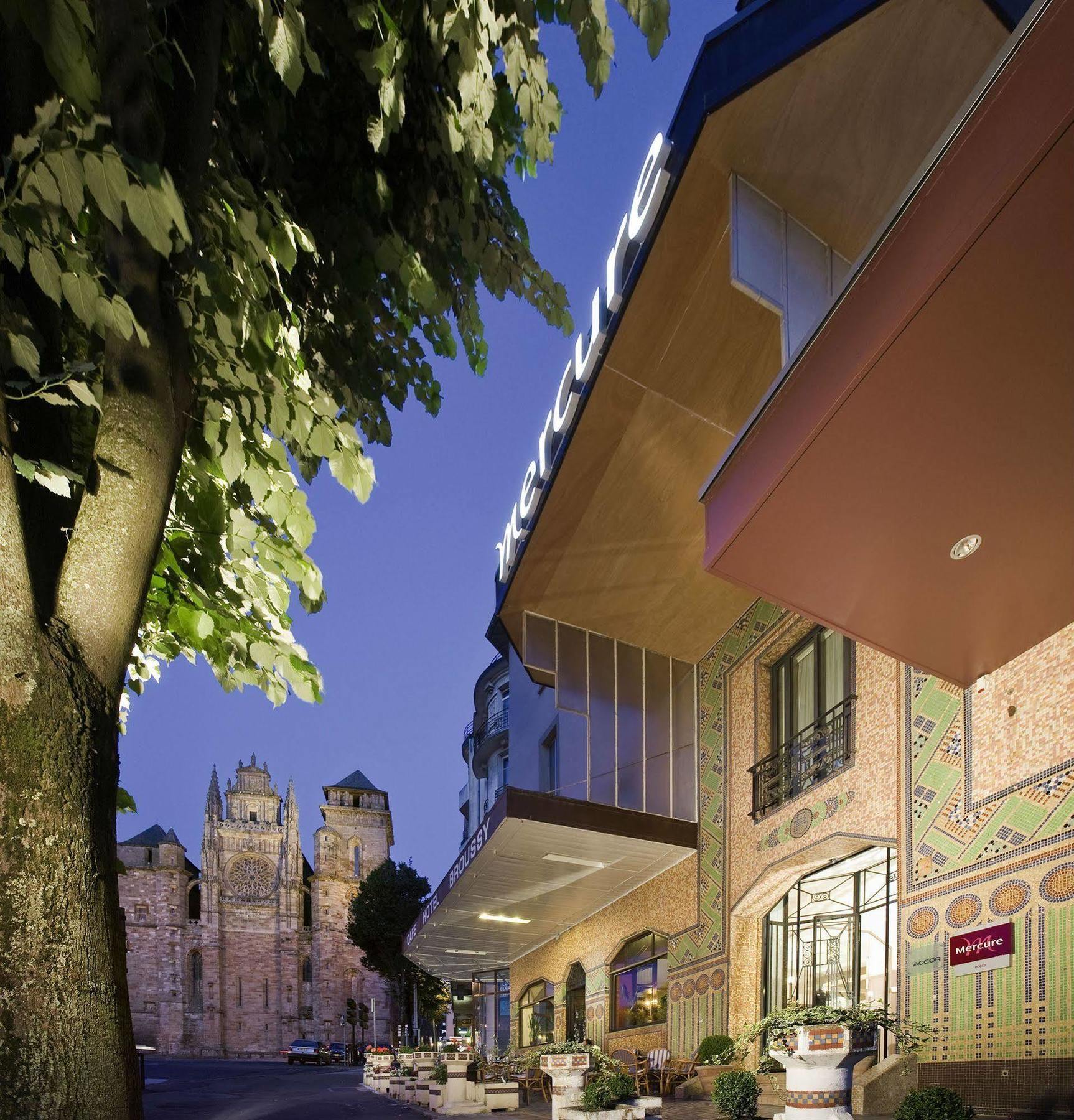 Hotel Mercure Rodez Cathedrale Bagian luar foto