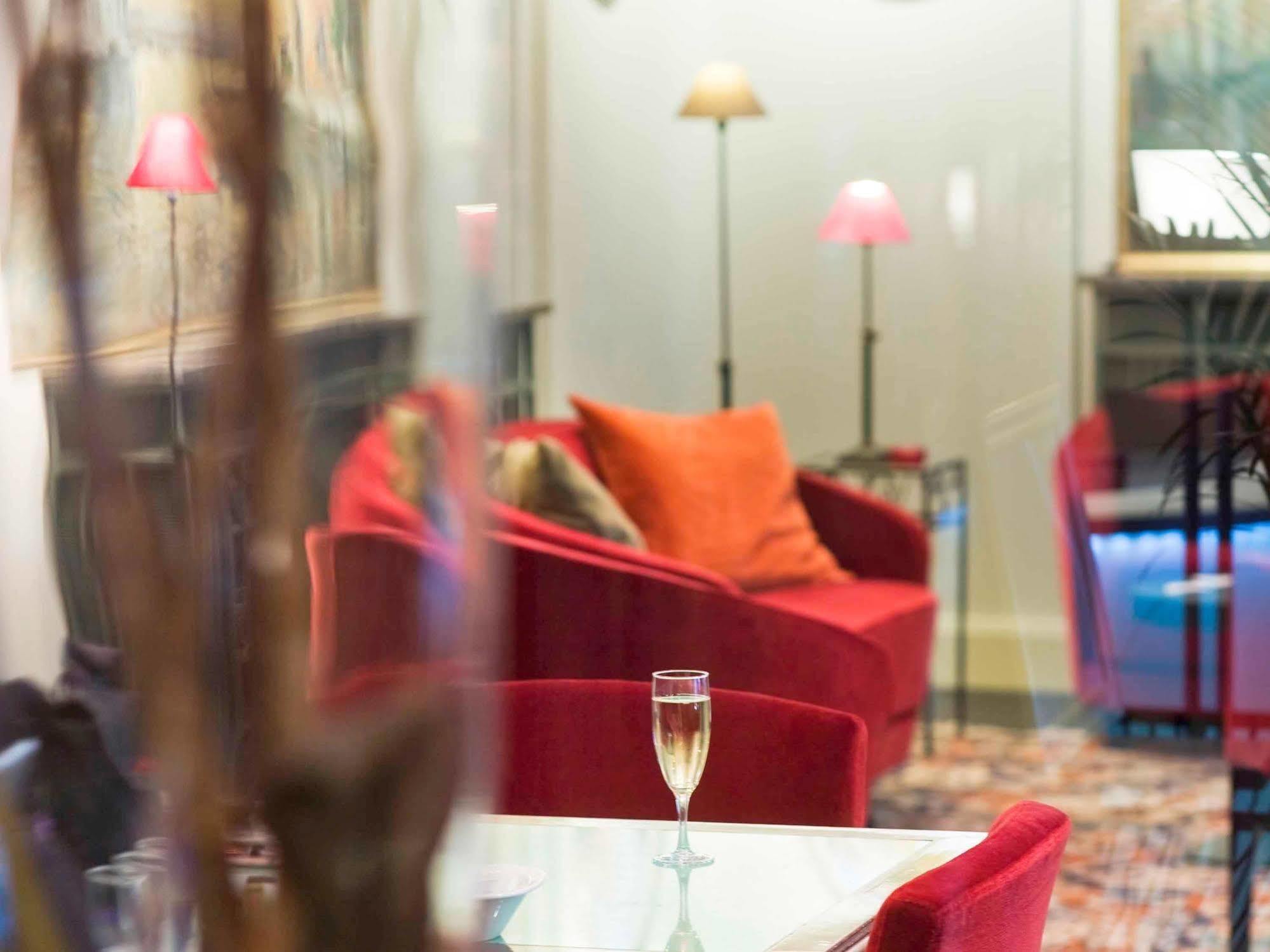 Hotel Mercure Rodez Cathedrale Bagian luar foto