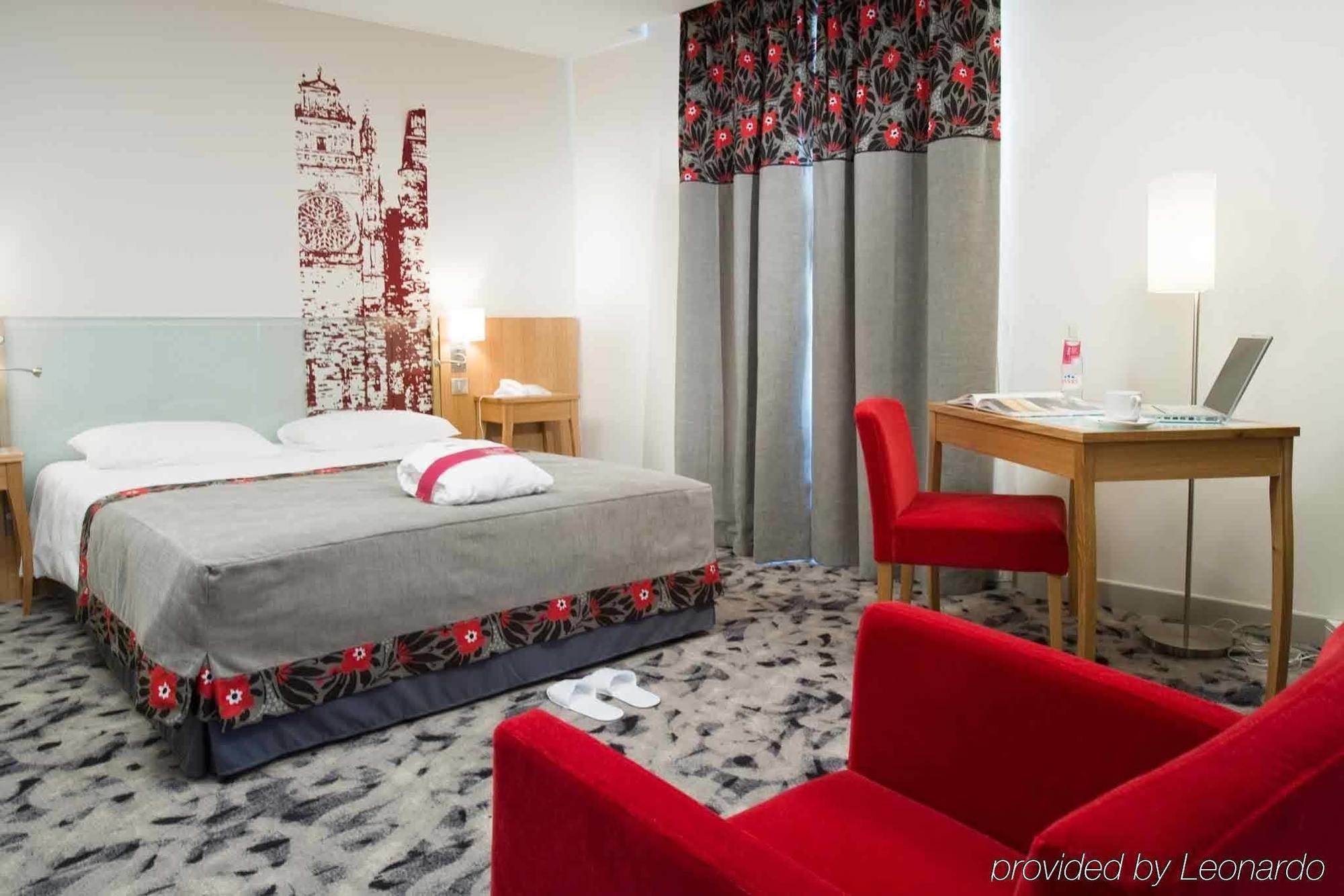 Hotel Mercure Rodez Cathedrale Bagian luar foto