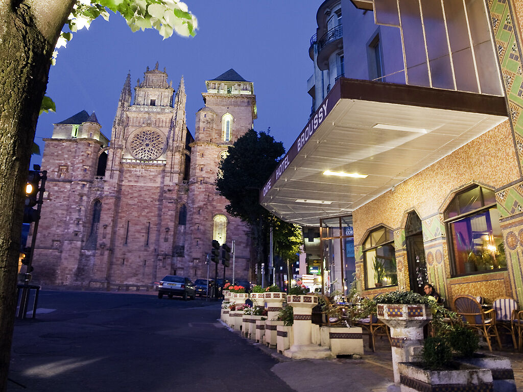 Hotel Mercure Rodez Cathedrale Bagian luar foto